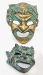 CHANIA/KRETA - GRÉCIA - ´´SATYRUS´´ - Raríssimo pandam de máscara representando expressivas figuras folclóricas. Adornadas por riquíssimo trabalho em bronze patinado de ótima fundição. Perfeito estado de conservação. Maior mede 15,0 x 11,5 cm. Peças únicas. 62