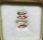 Lindo Lote composto por 04 Preciosos e raros Topázios Imperial Extra pêssego, totalizando 1.800cts , Excelente qualidade AAA e clareza transparente , clássica lapidação navete brilhante, medindo aprox 10 x 3.0 mm, 8.0 x 3.0 mm e 6.0 x 3.0 mm. Ótimo investimento para montar uma joia de qualidade . Origem Brasil . Acondicionadas em caixa acrílica .