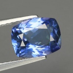 Preciosa e Belíssima Tanzanita Extra AAA 100% natural de 1.73 cts , Extraordinária qualidade e clareza transparente IF , clássica lapidação almofada brilhante medindo aprox 8.10 x 6.30 x 4.27 mm. Ótimo investimento para montar uma joia de qualidade. Perfeita. origem Tanzânia. Gema preciosa devido a suas dimensões.