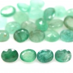Precioso e raro lote de Belíssimas Esmeraldas, composto por 23 unidades totalizando 8.41 cts , clássica lapidação oval brilhante medindo aprox 4.3 x 5.6 x 3 - 4.2 x 5.1 x 2.4 mm cada . Excelente qualidade e clareza. Oportunidade única para montar uma joia de qualidade . Origem Zâmbia.