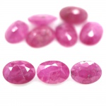 Precioso e raro lote de Belíssimos Rubis, composto por 9 unidades totalizando 8.31 cts , clássica lapidação oval brilhante medindo aprox 5.0 x 6.7 x 2.8 - 4.8 x 6.7 x 2.5 mm cada . Excelente qualidade e clareza. Oportunidade única para montar uma joia de qualidade . Origem Madagascar.