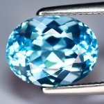Precioso e lindo Topázio Sky blue extra de excelente qualidade e clareza IF, belíssima lapidação oval brilhante, pesando 8.33 cts medindo 12.90 x 10.12 x 8.01 mm. Ótimo investimento para montar uma joia de qualidade. Origem África.
