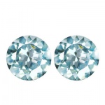 Precioso par de Águas Marinhas de excelente qualidade e clareza VVS , clássica lapidação diamante, totalizando 1.37 cts medindo 6.11 x 6.11 x 3.59 mm, cada. ótimo investimento para montar uma joia de qualidade. origem Brasil .