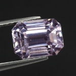 Preciosa e rara Kunzite / Kunzita pink extra de 2.47 cts , Excelente qualidade e clareza, clássica lapidação esmeralda brilhante medindo 8.06 x 6.05 x 5.71 mm. ótimo investimento para montar uma joia de qualidade . Perfeita . origem Afeganistão .