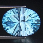 Precioso e lindo Topázio Sky blue extra de excelente qualidade e clareza IF, belíssima lapidação oval brilhante concave, pesando 5.97 cts medindo 12.75 x 9.65 x 6.72 mm. Ótimo investimento para montar uma joia de qualidade. Origem Brasil.