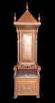 MAGNIFICO TRONO DE BISPO FINAMENTE EXECUTADO EM MADEIRA NOBRE COM RICO ENTALHE CONTORNANDO SUA EXTENSÃO. PARTE SUPERIOR COM CAPELA E PINOS TORNEADOS. ENCOSTO EM COURO PRESERVADO, ASSENTO EM COURO COM MARCAS DO TEMPO. BELOS BRAÇOS RECURVOS E BASE TALHADAS DE FINO ACABAMENTO. BRASIL FINAL DO SÉC XIX. EXCELENTE ESTADO DE CONSERVAÇÃO. MEDE APROX 240 X 64 X 64 CM.