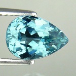 Preciosa Apatita Paraíba azul neon extra, excepcional qualidade e clareza, clássica lapidação pera brilhante pesando 1.61 cts medindo 8.59 x 6.07 x 4.61 mm. Ótimo investimento para montar uma joia de qualidade. origem Brasil.