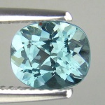 Preciosa Apatita Paraíba azul neon extra, excepcional qualidade e clareza, clássica lapidação almofada brilhante pesando 1.46 cts medindo 7.32 x 6.22 x 4.69 mm. Ótimo investimento para montar uma joia de qualidade. origem Brasil.