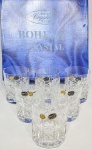 REPÚBLICA TCHECA - 24% PBO - Clássico e maravilhoso jogo de 6 copos para whisky, ditos Vaso 320ML, executados finamente em cristal chumbo corte fino da Bohemia, excepcional qualidade e renomada manufatura. Adornados por riquíssima lapidação em tonalidade translúcida no bojo, haste e base. Selados na base e acondicionados em caixa original. Ambas em perfeito estado de conservação, medem 10,0  cm de altura x 7,5 cm de diâmetro da borda.
