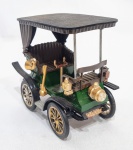 ESPANHA, NACORAL ZARAGOZA - Linda e rara miniatura representando automóvel antigo, modelo Peugeot Type 3 1892. Bom estado de conservação, mede 10,5 cm de altura x 11,0 cm de comprimento x 6,0 cm de largura.