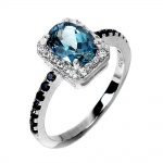 Elegante anel em prata de lei espessurada a ouro branco , design exclusivo de excepcional ourivesaria com lindo Topázio London blue de 8.0 x 6.0 mm , clássica lapidação oval brilhante, adornada por bela coroa de Zirconias extra brancas e fino acabamento no aro com black Spinel. perfeito estado de conservação, sem uso . aro mede 1,8 cm, armação 0,9 x 0,7 cm. Origem África.