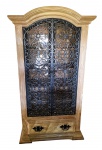 MAGNIFICO ARMÁRIO FINAMENTE EXECUTADO EM ROBUSTA NOBRE, DECORADA COM RICO TRABALHO E BELAS PORTAS DE FERRO DE EXCELENTE FUNDIÇÃO. INTERIOR COM PRATELEIRAS, BASE COM GAVETEIRO E ACABAMENTO COM FERRAGENS DE ÉPOCA. BRASIL INICIO DO SÉC XX. ÓTIMO ESTADO DE CONSERVAÇÃO. MEDE APROX 204 CM DE ALTURA X 114 CM DE LARGURA X 56 CM DE PROFUNDIDADE.
