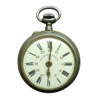 RARO RELÓGIO DE BOLSO PRECIOSA MANUFATURA ROSKOPF PATENT SWISS , BELA CAIXA DE 45 MM EM METAL DE EXCELENTE FUNDIÇÃO, MOSTRADOR ESMALTADO COM ALGARISMO ROMANO E ARÁBICO. PRECIOSA MANUFATURA ROSKOPF PATENT. SUIÇA FINAL DO SÉCULO XIX. CAIXA E MOSTRADOR EM ÓTIMO ESTADO. MAQUINÁRIO COM MECANISMO A CORDA NO ESTADO SEM TESTE.