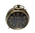 VEGLIA - Raro relógio despertador de Estilo Art ' Deco , caixa em metal com mostrador de fundo preto e algarismo arábico. Maquinário a corda com mecanismo no estado e sem teste. Preciosa Manufatura Veglia, Itália inicio do século XX. Mede aprox 14 x 12 cm.