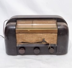 RCA VICTOR - Antigo rádio valvulado modelo RCA B-53. Fiação OK. Necessita restauro.