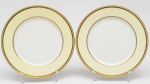 PARAGON- Par de pratos raso em porcelana inglesa na cor branca, decoração larga faixa na cor marfim e filetes dourado.(desgaste na pintura)