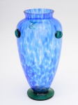 Vaso em vidro nas cores azul e verde. Altura: 27cm.