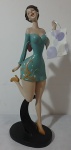 Escultura vintage retrô em resina mulher/compras - Altura 30cm