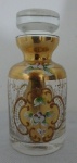 Lindo perfumeiro de coleção transparente ao gosto veneziado, decorado com flores e douração. Bicado na borda. Alt. 12,5cm