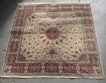 Tapete estilo Turco, med. = 255x250cm, trata-se de peça usada, possui  desgastes  e marcas do tempo