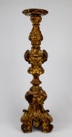 Antigo tocheiro de madeira nobre dourada. Brasil. Séc. XVIII. Marcas de uso e perdas. No estado.