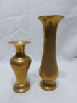 (151)Lote de 2 vasos floreiras em latão indiano.
