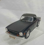 Ertl - Triumph Tr6 - Made In Macau - escala 1/18 - cor: preto -  Modelo Metal Die-Cast - possui part