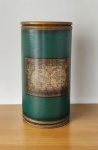 Bengaleiro em madeira pintado em verde com mapa mundi. Med. 56 cm alt x 26 cm diam