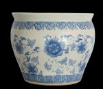 Cachepot em porcelana chinesa decoração azul e branco. Med. 32 cm diam x 27 cm alt