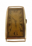 Antigo relógio de pulso masculino , com caixa em ouro amarelo 18 k , anos 20/30 , mostrador com marca do importador "Paulista Casa Michel" , máquina original revisada funcionando perfeitamente, número 1206464 sem pulseira. Peso bruto . 30 gr . Med. 4,5 x 2,5 cm