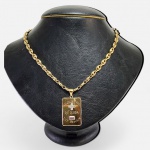 Colar em elos de corrente em ouro amarelo 18k com pingente medalha do amor eterno (Au Jourd "hui Qu'hier que Demain). Peso. 27,8 gr Med. 44 cm (colar) e 3,2 x 2,2 cm (medalha)