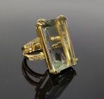 Anel em ouro amarelo 18 k com água marinha lapidada (2,5 x 1,7 cm). Peso total 15,8 gr Aro 18