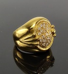 Anel em ouro amarelo 18 k com 22 diamantes 8x8 . Peso 10 gr Aro 8