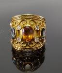 Belíssimo anel em ouro amarelo 18k com 8 diamantes e pedras brasileiras. Peso 13,7 gr Aro 16