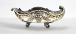 Excepcional centro de mesa em bronze , estilo rocaille com banho de prata e detalhes dourados (necessita limpeza). França séc XIX. Med. 47 x 23 x 16 cm