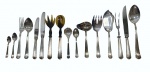 WOLFF PRATA 90: Faqueiro em metal espessurado a prata da marca Wolff , constando de:  12 facas , 12 facas de sobremesa, 9 colheres de sopa , 12 garfos , 12 colheres de chá , 12 colheres de café e 10 peças de servir . Total. 79 Peças