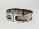 Bracelete em prata de lei em design moderno. Peso . 69,3 gr