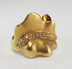 Anel  folha em ouro amarelo 18 k com diamantes e citrino. Peso 11,9 gr Aro 19