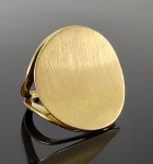 Anel em ouro amarelo 18 k com lindo design. Peso 9,8 gr Aro 17