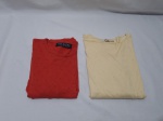 Lote de 2 camisas de manga longa com detalhes de" pequenos furos". Ambas tam: M. obs: contém marcas de guardado.