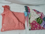 Lote de 2 camisas estampadas. Tam: M.