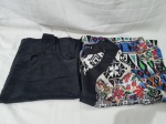 Lote de 2 camisas, sendo uma preta e a outra estampada. Tam:M