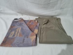 Lote de 2 camisas sendo uma verde e a outra estampada; Tam; M