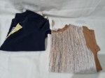 Lote de 2 camisas, sendo uma azul e a outra estampada. Tam;GG e G