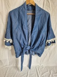 Cropped jeans com franjas em crochê.Tam: M