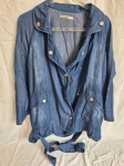 Blusa, jaqueta Jeans da marca Stradivarius Tam:M