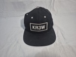 Boné preto aba reta KR3W.