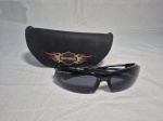 Óculos de sol Harley Davidson com estojo.