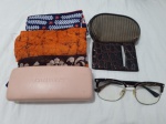 Lote de 2 oculos escuros com 2 lenços em tecidos e modelos diversos e carteira unissex.