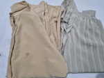 Lote de 2 camisas social, sendo uma delas listrada. Tam: G, GG.